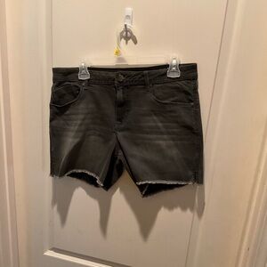 1822 Denim Black Frayed Hem Jean Shorts